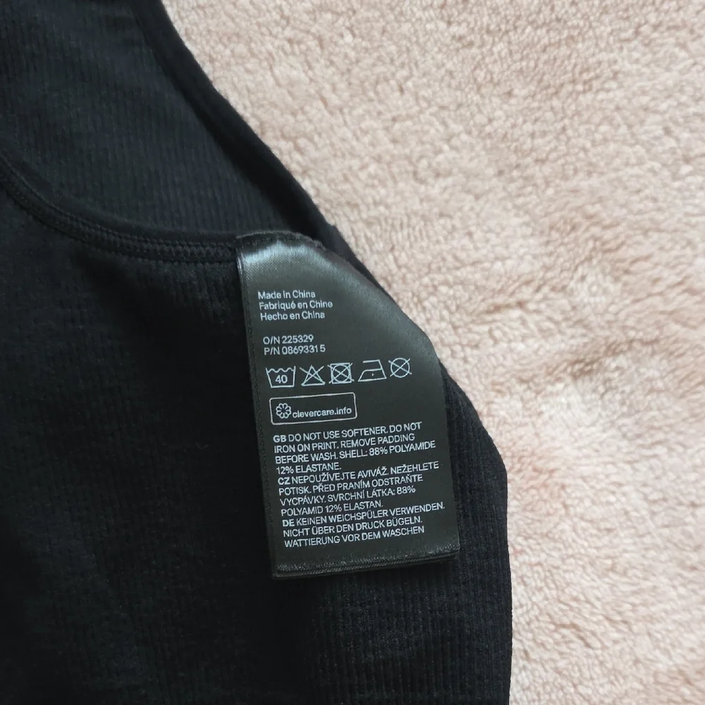 3 FOR 15 H&M Small Black Ribbed Tank Top -padded - Picture 4 of 5